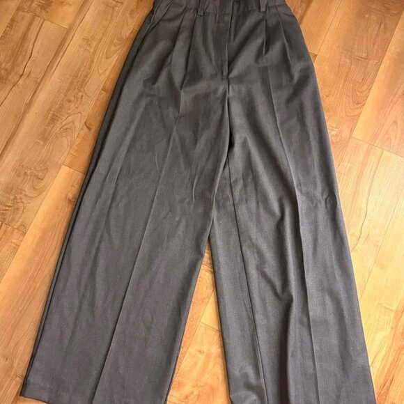 Grey high-waisted wide-leg trousers #greytrousers #wideleg - Picture 1 of 1